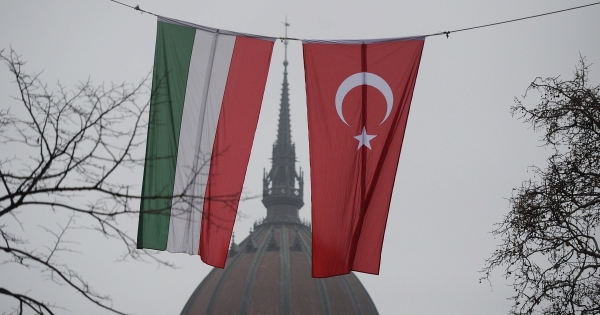 Így kaphatnak nyugdíjat, gyedet Magyarországon a törökök