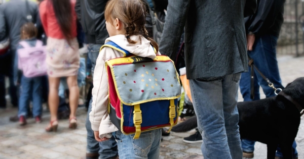 Milyen munkajogi szabályok védik a dolgozó szülőket?