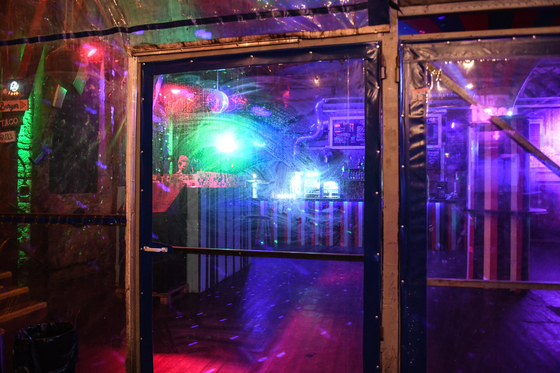 Megindokolta a kaposvári szórakozóhely, miért tiltották ki a török vendégmunkásokat