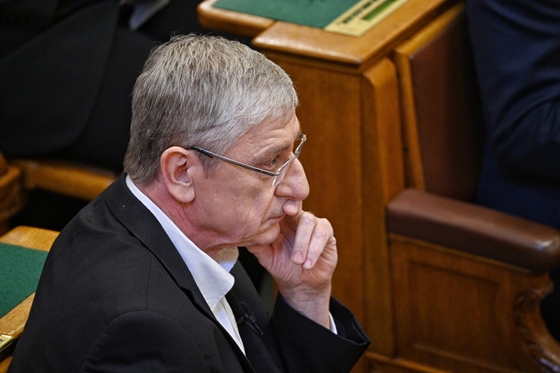 Közel 23 millió forintot buktak tavaly Gyurcsányék a cégeikkel