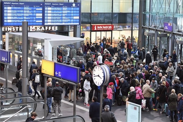 Kártérítés repülőjárat késése miatt: pórul járhat, aki maga foglal át – így döntött az EU Bírósága