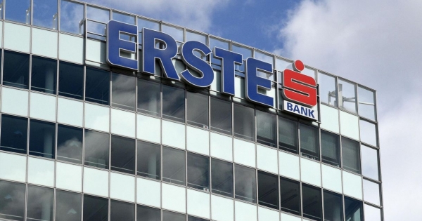Annyi pénzt vittek el a különadók, hogy az Erste eredménye hiába nőtt, a nyereség csökkent