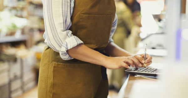 Olcsóbban adta az árut a rokonainak – ezek a következmények