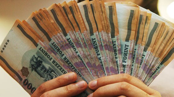 Kamatmentes munkáltatói kölcsön: így kell adózni utána