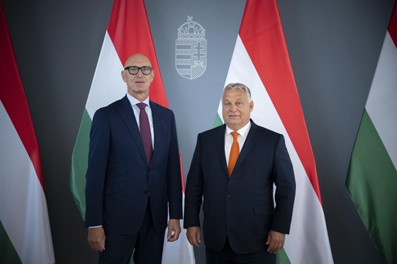 Orbán és Nagy a német és a magyar Telekom vezérével tárgyalt, megállapodás lett a vége