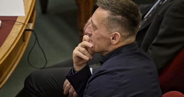 16 megbízásból 16 ment ugyanoda: Rogán Antalék új pénzcsapja szépen zubog tovább