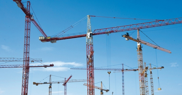 Fordított vagy egyenes áfa: mi történik a munkaerő kölcsönzésekor?