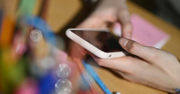 A nap kérdése: egyéni vállalkozó mobiltelefont vásárolt részletre, hogyan számolhatja el a költséget?