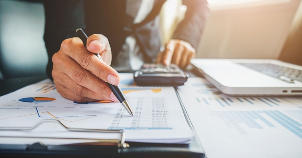 A bejelentett részesedés értékesítésének speciális esetei, példákkal (1. rész)