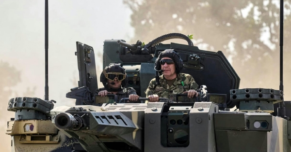 Katonai szakértőkkel, volt vezérkari főnökkel és Mészáros emberével is bővül a 4iG hadiipari cége