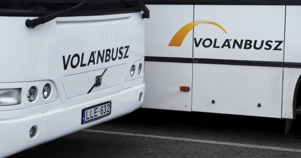 Kitört ablakú pótlóbusz vitte az utasokat Vácról Berkenyére