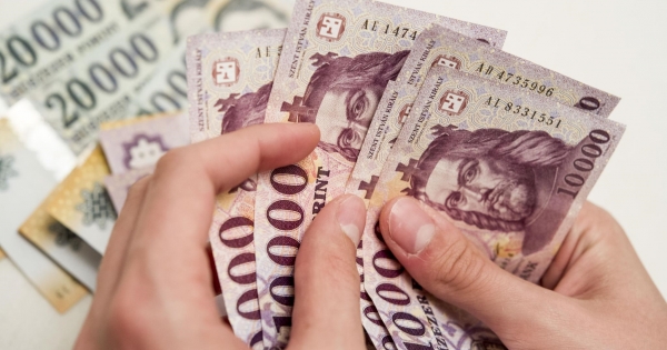 Lehet-e alacsonyabb az alapbér, mint a minimálbér összege?