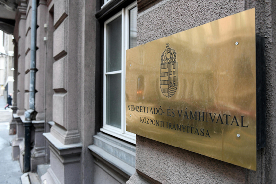 Már mobilappon is ellenőrizheti bárki, hogy bejelentette-e őt a cége