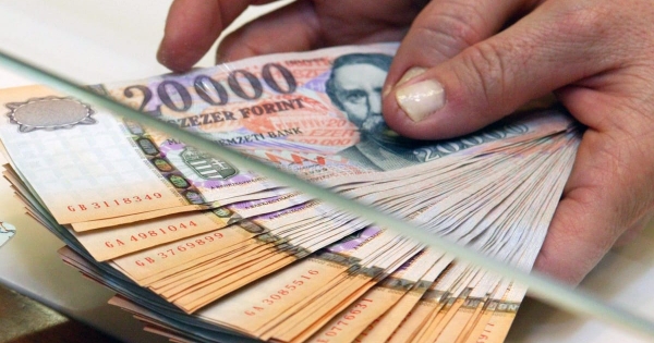 Már nem köti őket a Nagy Mártonnak tett ígéret, sorban árat emelnek a hazai bankok