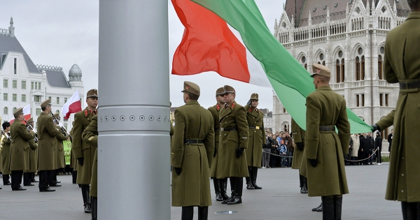 Ki dolgozhat október 23-án? Ennyi a díjazás