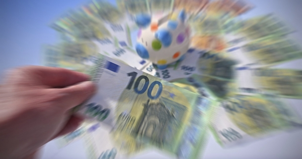 Munkabér euróban, avagy amit szabad Jupiternek... – mutatjuk kivel, miben lehet megállapodni, lehet-e így fizetni