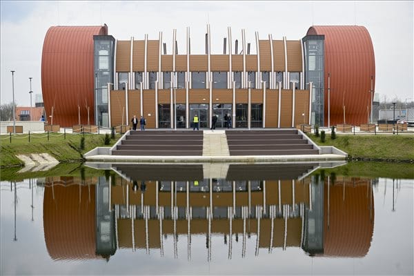 Gyakorlatilag üresen áll Karcagon a 4,7 milliárdból felállított Sámándob, a rezsije sem jön ki a bevételeiből