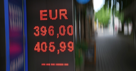 Hiába a kormányrendelet, a cégek többsége idén még nem tud devizában adót fizetni