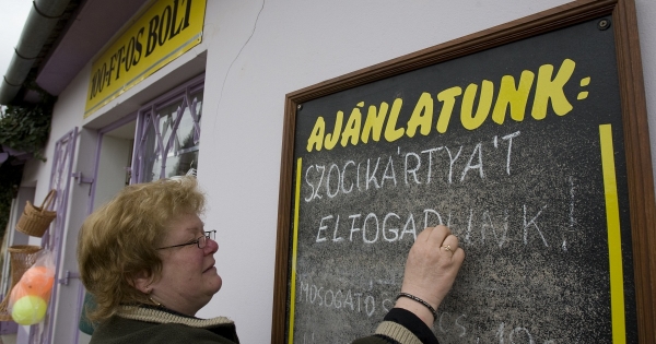 Családtag alkalmi foglalkoztatása vasárnap: kell-e pótlékot fizetni?