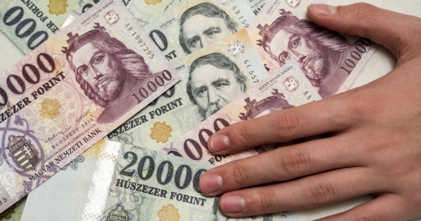 Tévhitek a munkabérből letiltásról: milyen sorrendben, mennyi vonható?