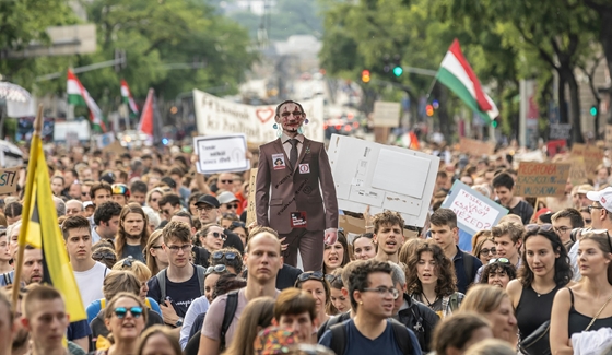 Az Aegon már a pályaelhagyó pedagógusok között toboroz pénzügyi tanácsadókat