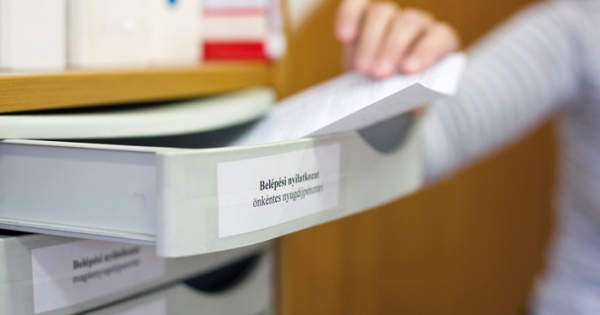 Nem bízik a munkavállalójában? Így járhat utána, kivel dolgozik együtt