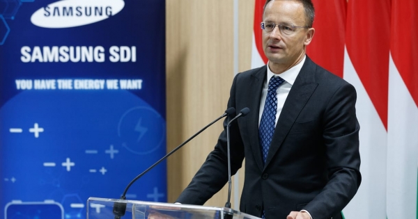 A Külügyminisztérium elárulta, mit ad a Samsung SDI a 133 milliárd forintos állami támogatásért cserébe