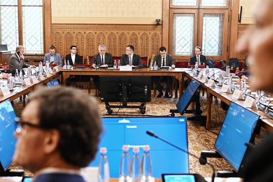 Kivették az őszi adócsomagból a másodállású vállalkozókat sújtó extra járulékról szóló részt