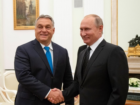 Itt a reptér, ott a háború: Moszkva is állami vagyonelemek eladására készül