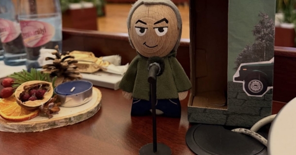 Karácsonyra felfuttatták a pártok a rajongóiknak szánt webshopokat