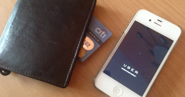 Szorongatja a NAV az UBER-sofőröket, noha kedvelhetné is őket