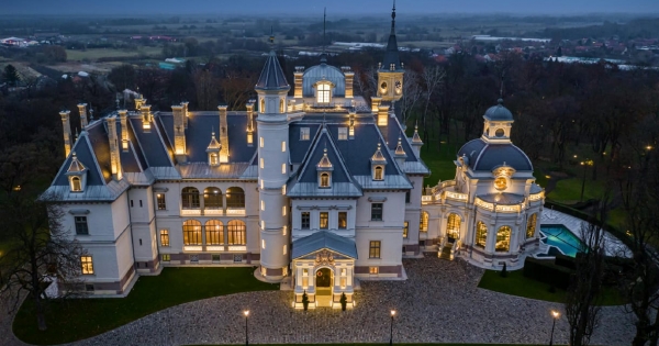 Michelin-kulcsos minősítést kapott 13 magyar szálloda, köztük Tiborcz turai kastélyszállója is