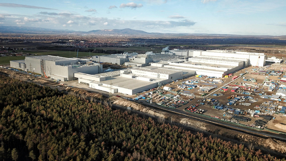 Tűzoltók és mentők sürgölődtek a Samsung gödi gyárának egy épületénél, de titkolják, hogy miért