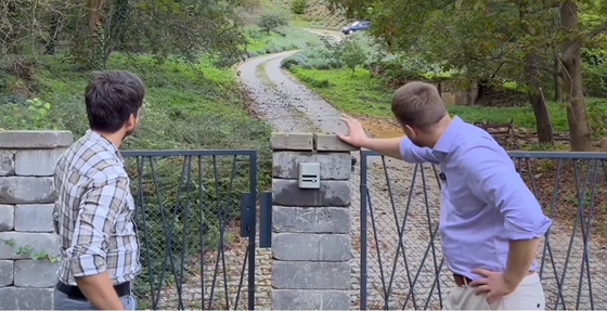 Nem jött be a vállalkozás, ezért költözött be az uniós pénzből épült rekreációs központba lakni az államtitkár