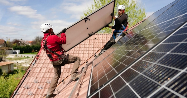 Ember: Magyarország mutatja az utat napenergiában és akkugyártásban