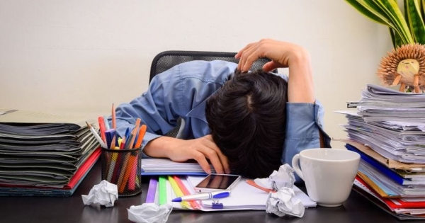 Közröhej és felháborodás tárgya lett a maláj kormánytag, aki azt állította: a munkahelyi stressz meleggé tesz