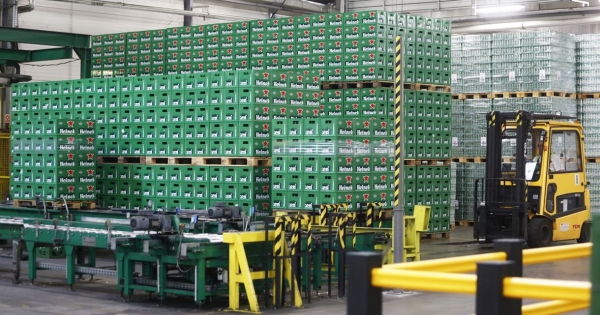 Több ezer dolgozót kirúg a Heineken, mert az egészségtudatos emberek nem vesznek elég sört