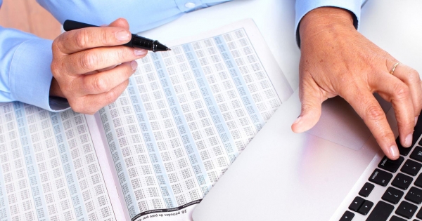 Rontja a versenyképességet a bérek magas adóterhelése