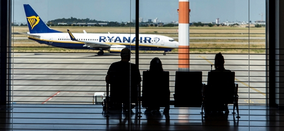 A Ryanair zaklatás miatt kirúgta az egyik vezető pilótáját