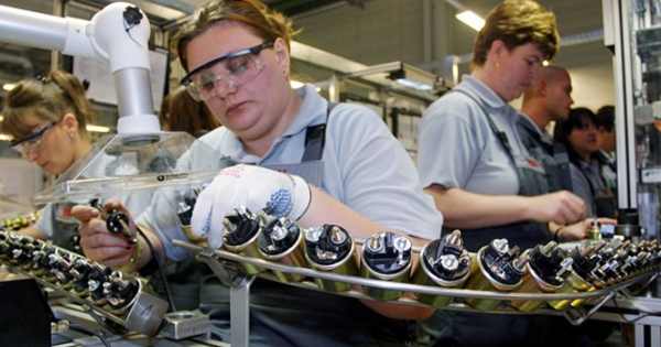 Így kellene csökkenteni a bérterheket