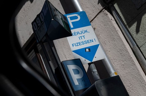 Népszava: Zugló ismét a csalásért elítélt Kupper András volt cégével szerződött a parkolóautomaták üzemeltetésére