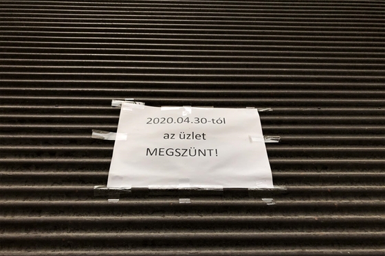 Rekord: fél év alatt 4500 bolt húzta le a rolót Magyarországon