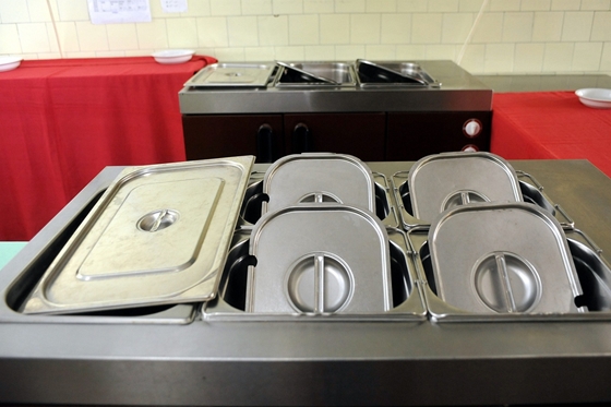 Jövőre már 25 ezer magyar iskolás részesülhet svédasztalos étkeztetésben