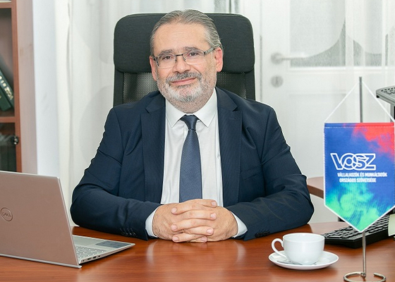 Perlusz László focis mondással foglalta össze az erőltetett tempójú minimálbér-emelést