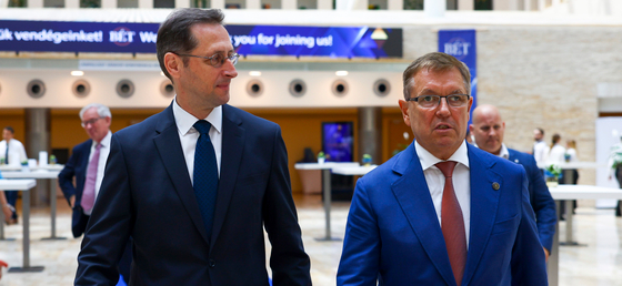 És akkor Varga Mihály állást váltott, a hitelminősítő pedig beszólt a magyaroknak