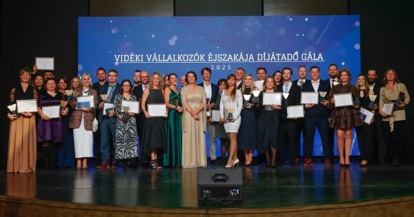 Gesztenyére váltó matematikus lett az év vidéki vállalkozója, a HVG podcastját, a zCastot is díjazták