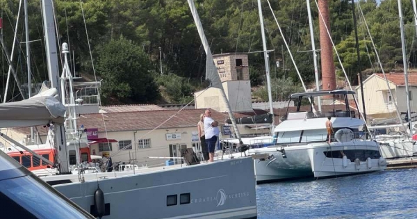 Magyar Péter: Ungár Anna cégének luxusgépe éppen oda repült Horvátországban, ahol Orbán Viktor hajózott