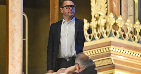 Kovács Ákos bt.-je csaknem 2 milliárdot bízott egy Tiborcz-közeli alapkezelőre