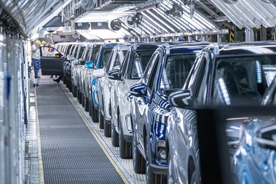 Az autó- és akkugyárak sem tudták megállítani a magyar ipar lejtmenetét