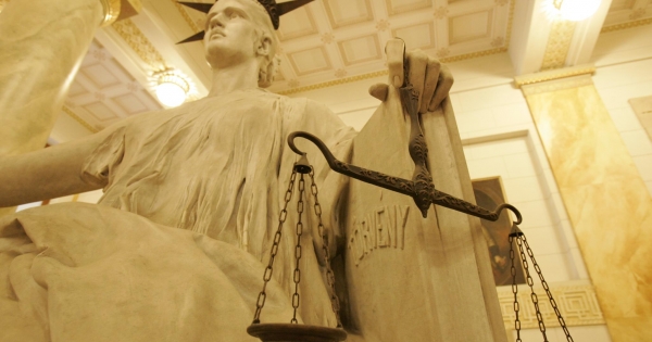 Ha hajba kap, de nem a munkaügyi bíróság dönt, lássuk a példákat!